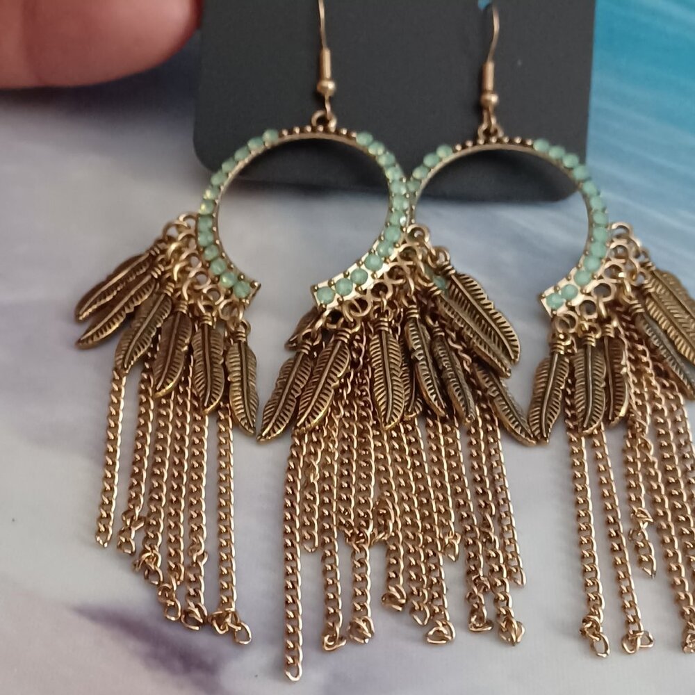 NWT PAPARAZZI RETRO  FRINGE FEATHER EARRINGS